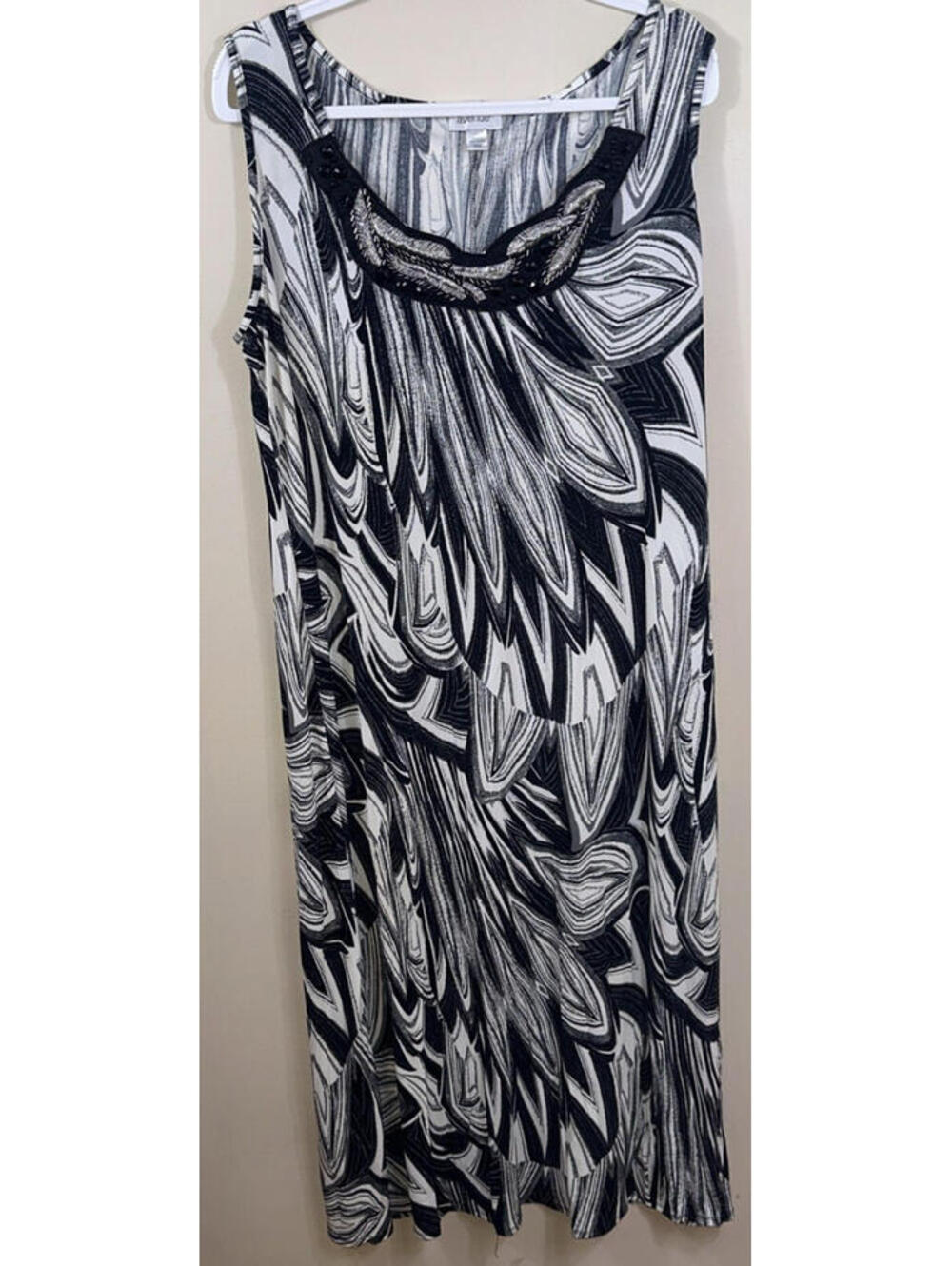 Women's Avenue Maxi Dress Plus Size 18/20 Black & white Sleeveless Beaded Neck